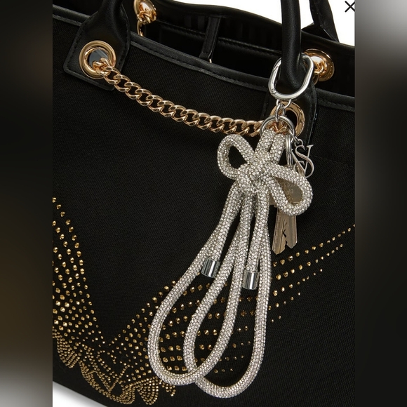 Victoria Secrets - Picture 7 of 8